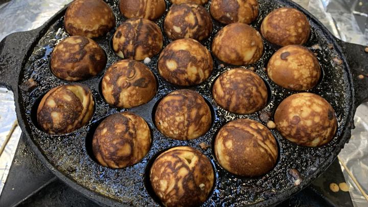 Bagning af æbleskiver